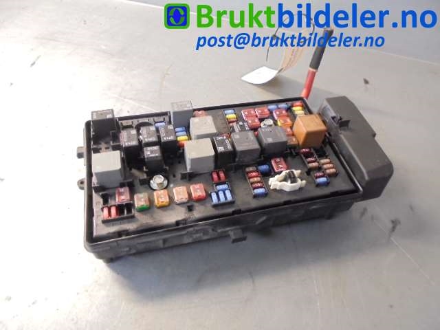 Sikringsboks til Opel Insignia A, 2009-2014  (OPEL|13275882)