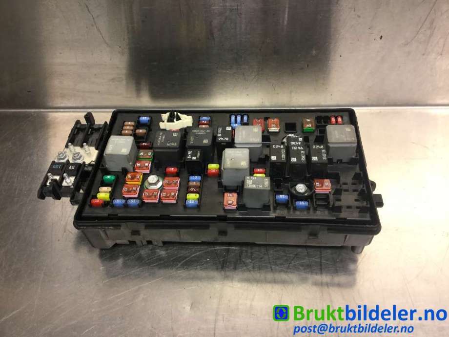 Sikringsboks til Opel Insignia A, 2009-2014  (OPEL|13222782)