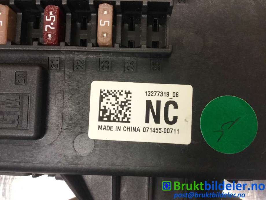Sikringsboks til Opel Insignia A 2009-2014  (OPEL|13277319|)