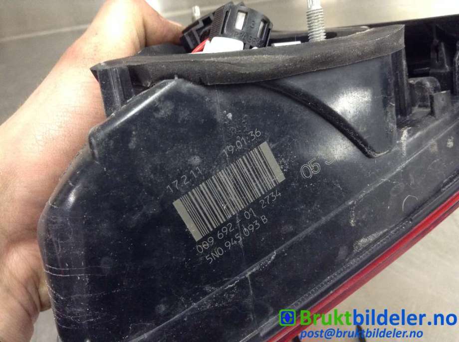 Baklykt venstre indre til VW Tiguan 2011-2016 (Type I, Fase 2)  (VOLKSWAGEN|5N0 945 093 B|)