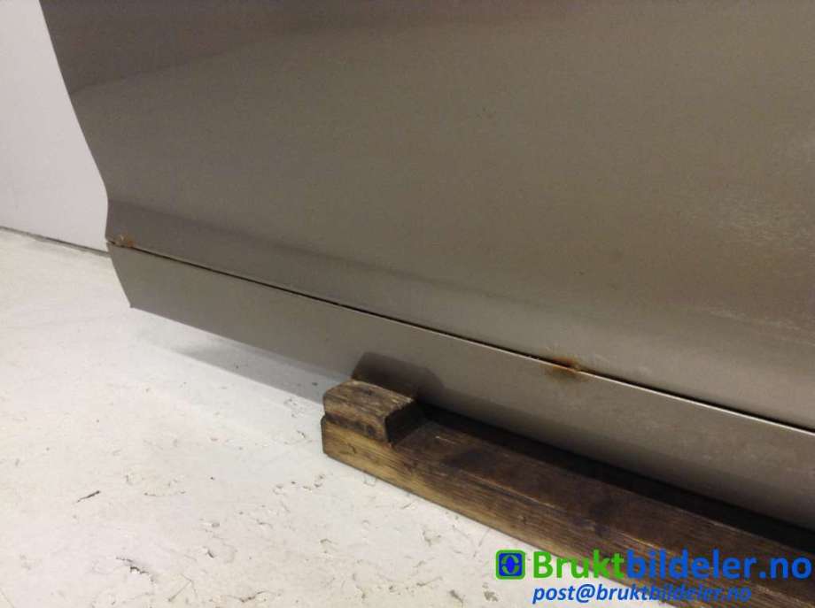 Dør høyre foran til Audi A6 2005-2008 (Type III, Fase 1) (C6) (C6) (AUDI|4F0 831 052 F|)
