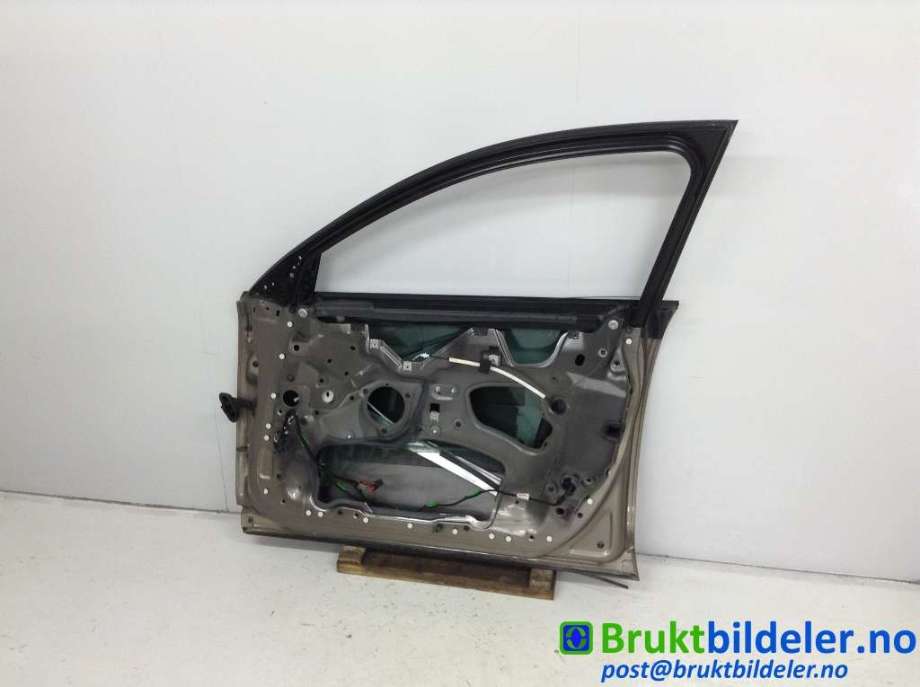 Dør høyre foran til Audi A6 2005-2008 (Type III, Fase 1) (C6) (C6) (AUDI|4F0 831 052 F|)