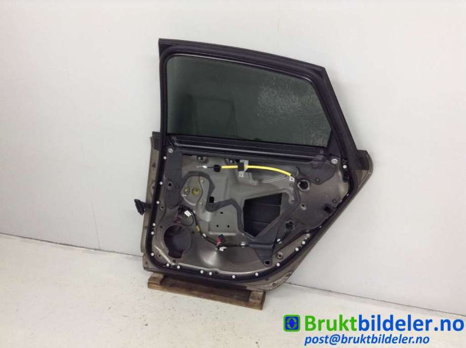 Dør høyre bak til Audi A6 2005-2008 (Type III, Fase 1) (C6) (C6) (AUDI|4F0 833 052 G|)