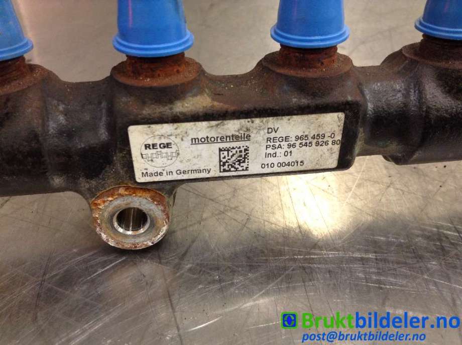 Dyseskinne (fuelrail) til Citroën C4 2004-2011 (Type I)  (CITROEN|9654592680|965 459-0|)