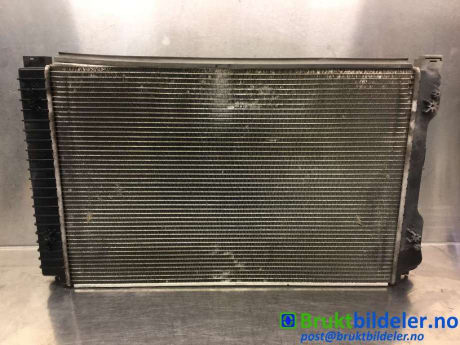 Radiator (automat gir) til Audi A6 2005-2008 (Type III, Fase 1) (C6) (C6) (AUDI|4F0 121 251 R|)