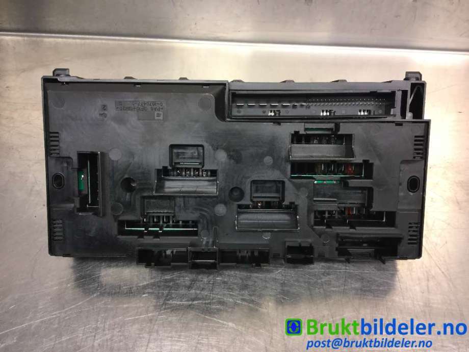 Sikringsboks til BMW X3 2010-2017 (F25) (F25) (BMW|9259467-01|2-1703344-4 E|)