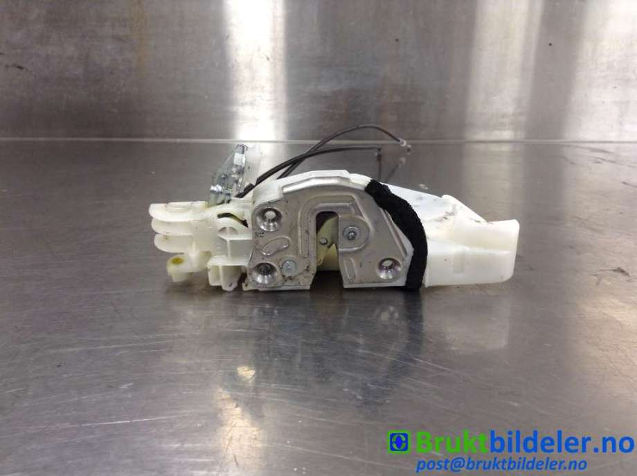 Låsekasse venstre foran til VW Caddy 2004-2010 (Type III, Fase 1)  (VOLKSWAGEN||82202-54P10 P1)