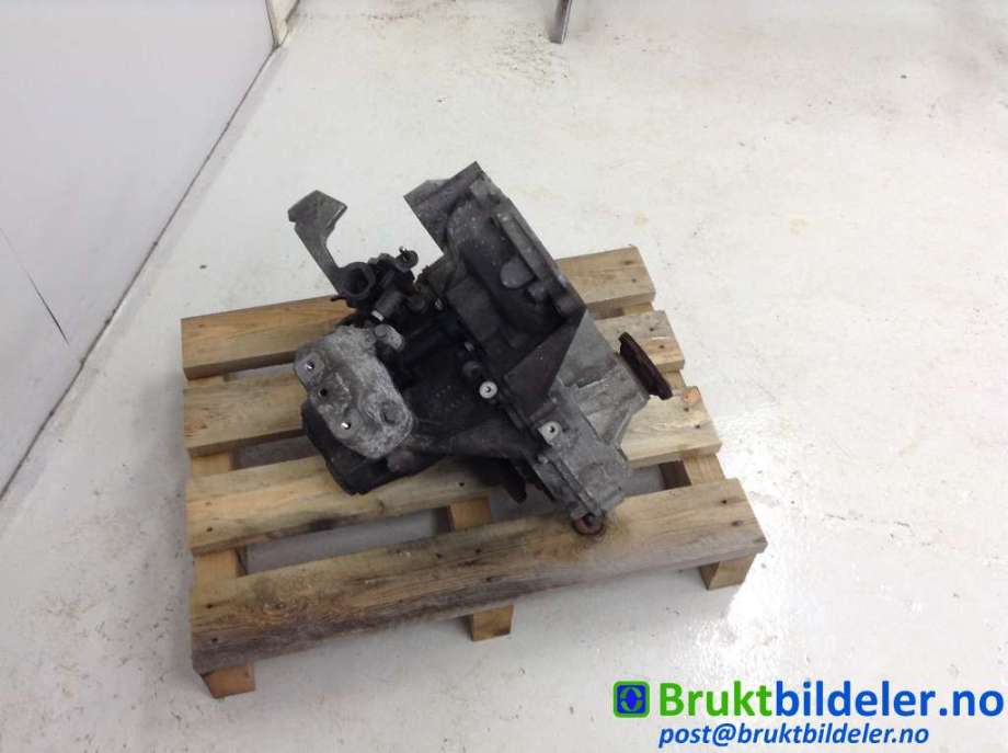 Girkasse manuell 6-trinn til VW Passat 2015-2019 (Fase 1) (B8) (B8) (VOLKSWAGEN|0AJ 300 042 A|QUZ|0AJ 301 103 14)