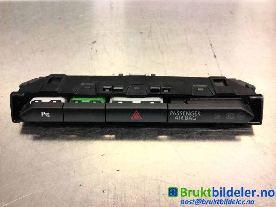 Bryter nødblink til VW Passat, 2015-2019 (Fase 1) (B8) (B8) (VOLKSWAGEN|3G1 853 770 A)