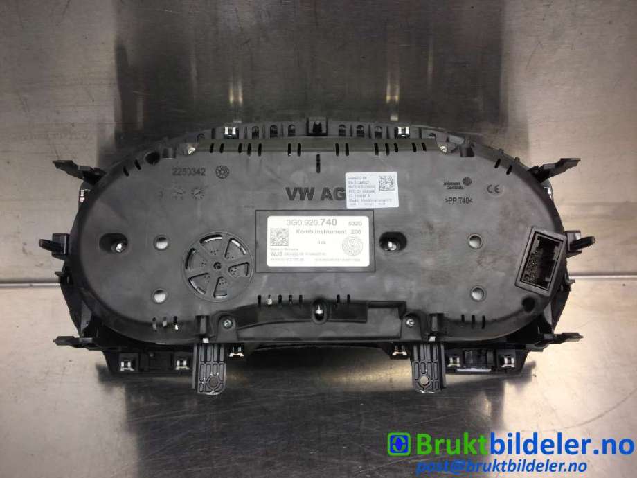 Instrumentpanel til VW Passat 2015-2019 (Fase 1) (B8) (B8) (VOLKSWAGEN|3G0 920 740|2504232 08|)