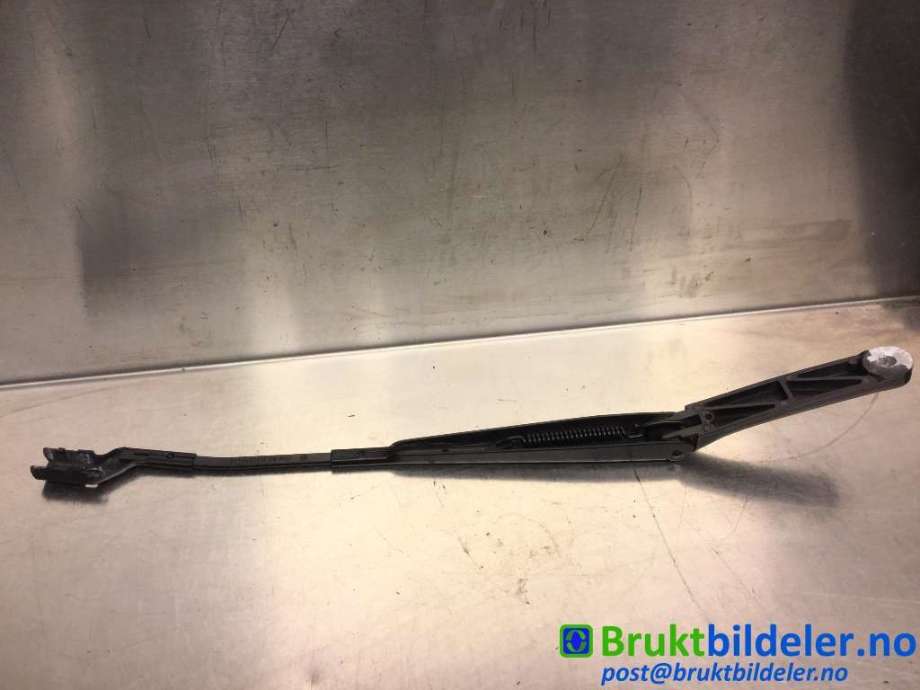 Viskerarmer frontrute til VW Passat 2015-2019 (Fase 1) (B8) (B8) (VOLKSWAGEN|3G1 955 409|)