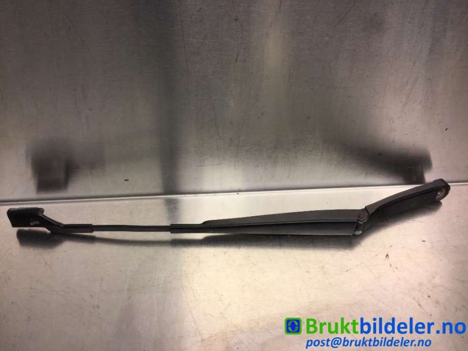Viskerarmer frontrute til VW Scirocco, 2008-2013  (VOLKSWAGEN|1K8 955 409)