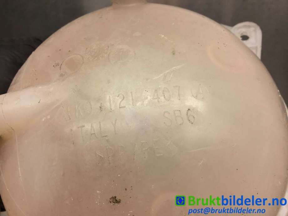 Ekspansjonstank til VW Scirocco 2008-2013  (VOLKSWAGEN|1K0 121 407 A|)