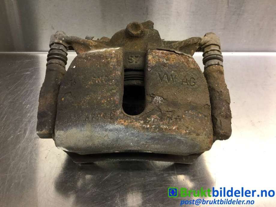 Bremsecaliper høyre foran til VW Passat, 2015-2019 (Fase 1) (B8) (B8) (VOLKSWAGEN|8V0 615 124 D)
