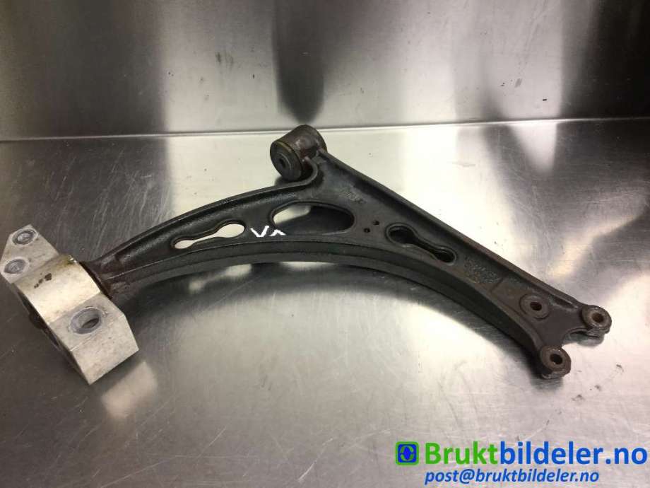 Suspension Arm Left Front Lower til VW Scirocco 2008-2013  (VOLKSWAGEN|1K0 407 153 C|)