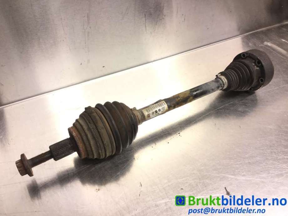 Drivaksel venstre foran til VW Scirocco 2008-2013 (VOLKSWAGEN|1K0 407 271 HT|)