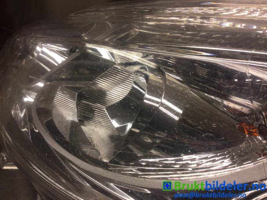 Frontlykt venstre halogen til Peugeot 208 2012-2019 (Type I)  (PEUGEOT|98 022 218 80|89905649|)