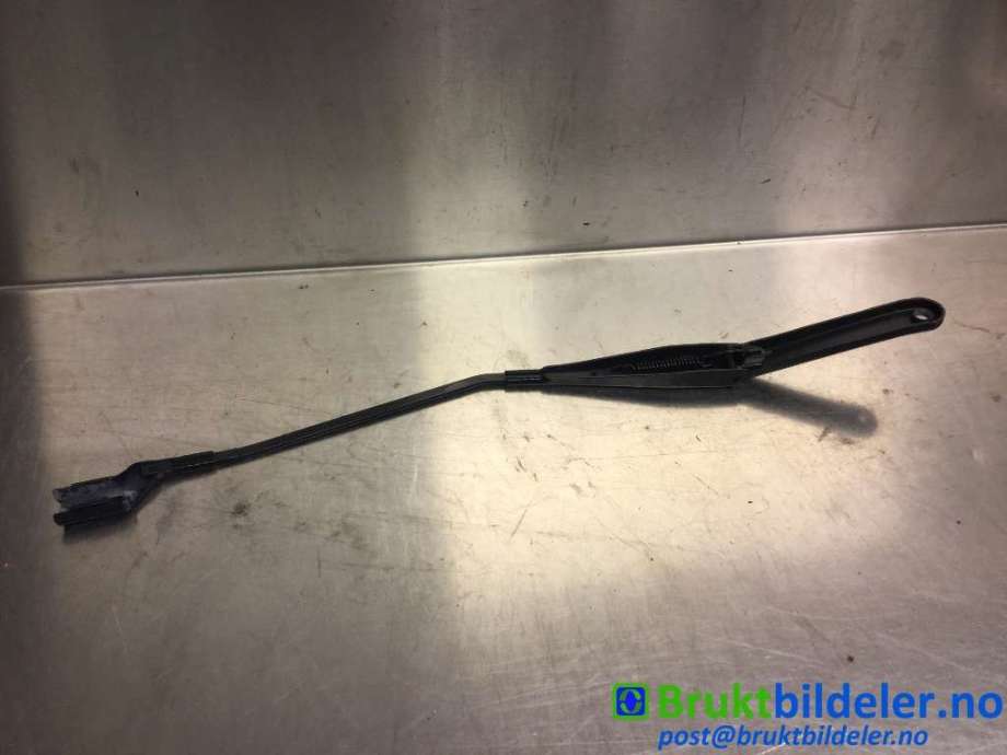 Viskerarmer frontrute til Ford Kuga 2008-2012 (Type I) (FORD||8V41-17526-CD)