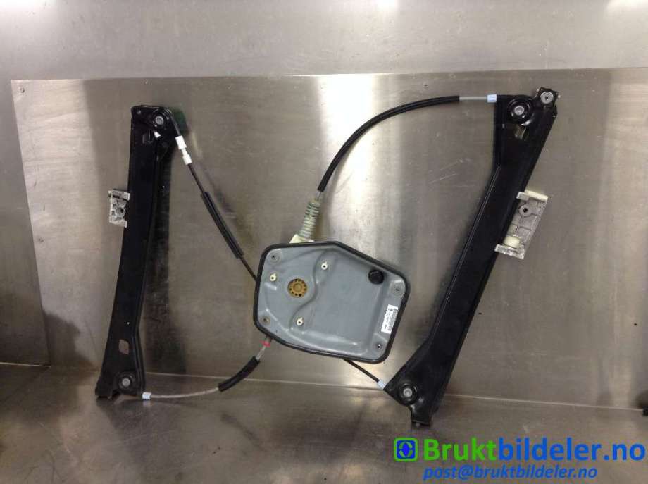 Ruteheis til VW Scirocco, 2008-2013  (VOLKSWAGEN|1K8 837 462 G)