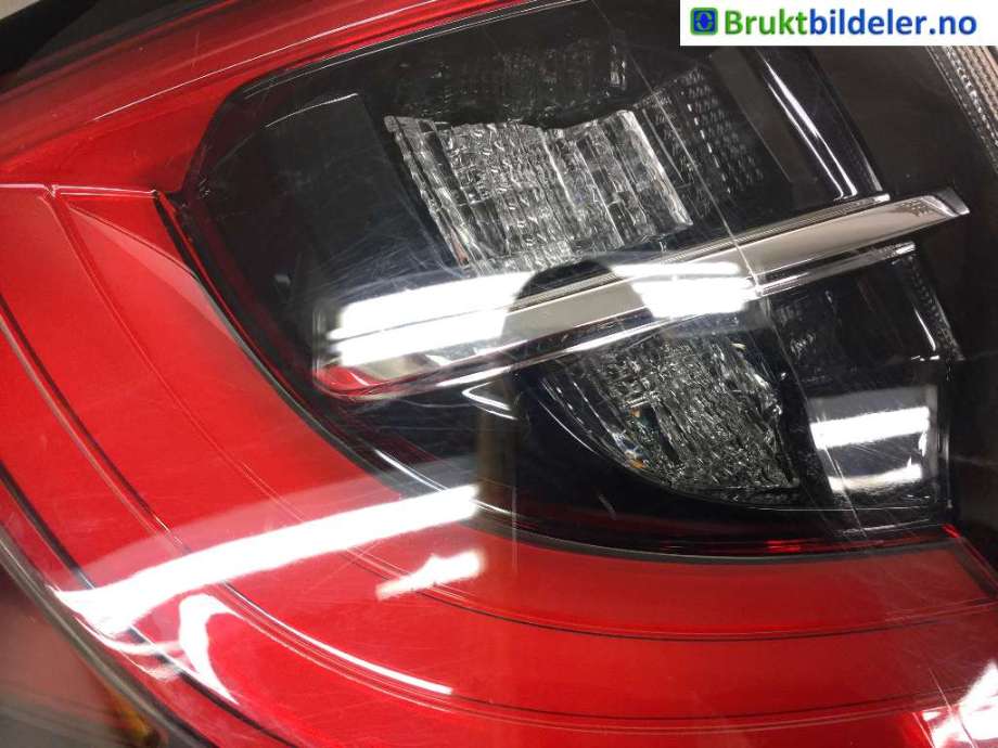 Baklykt venstre til Toyota Corolla 2019-->>  (TOYOTA|81561-02C40|)