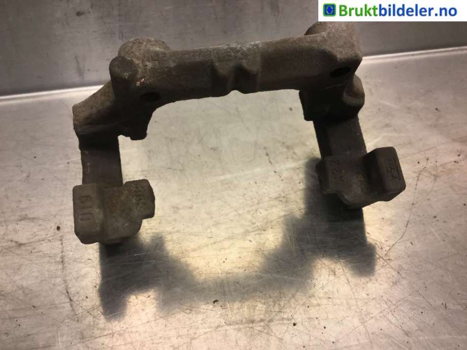 Bremsecaliper brakett til Mercedes C-Klasse 2014-2018 (Fase 1) (W205) (W205) (MERCEDES|A 205 423 01 06|)