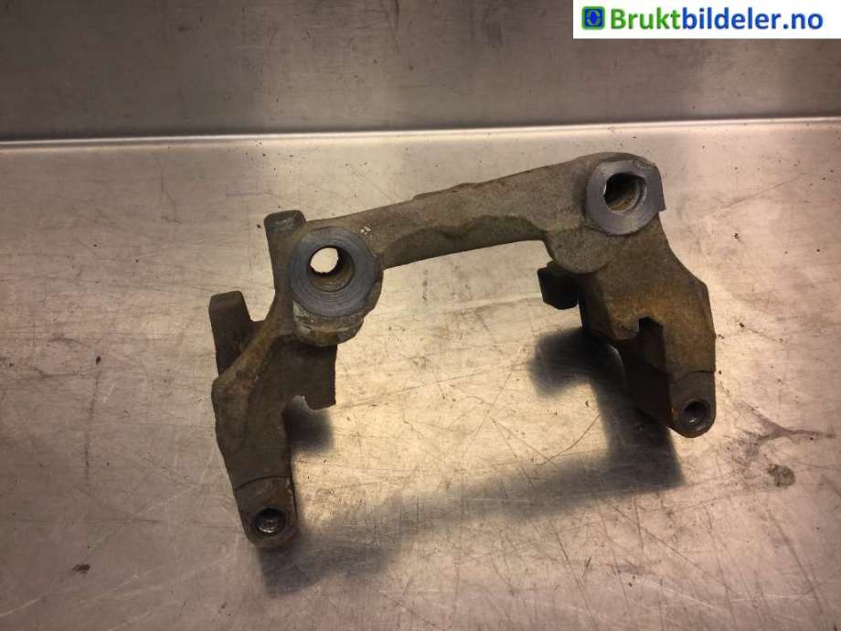 Bremsecaliper brakett til Mercedes C-Klasse, 2014-2018 (Fase 1) (W205) (W205) (MERCEDES|A 205 423 02 06)