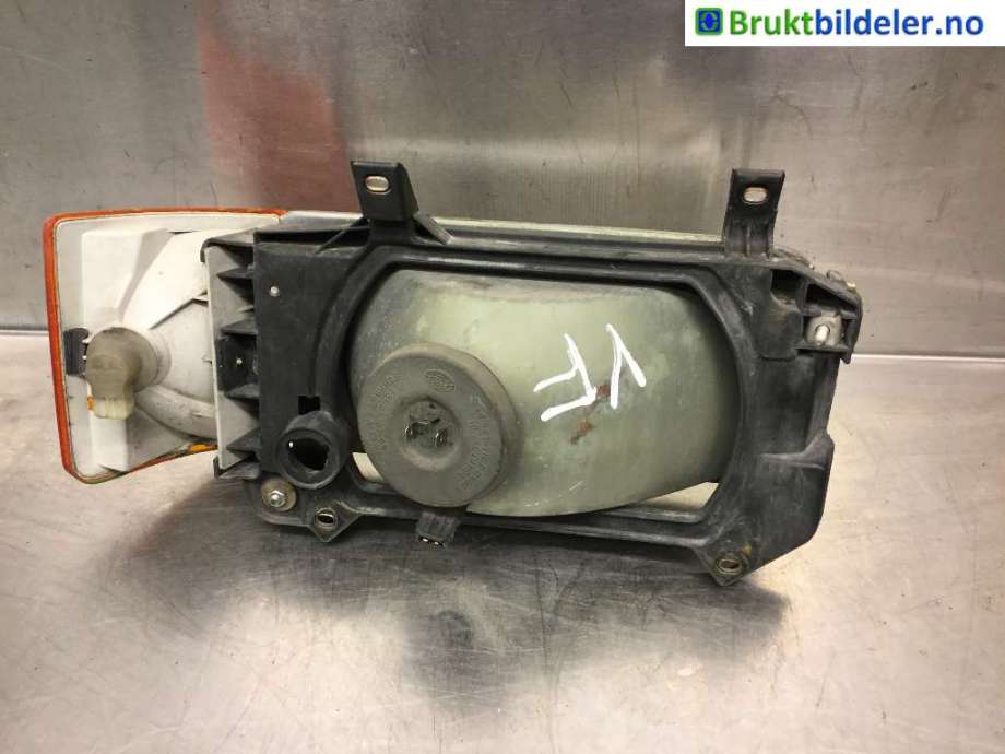 Frontlykt venstre halogen til VW Transporter / Caravelle 1990-2003 (T4) (T4) (VOLKSWAGEN|)