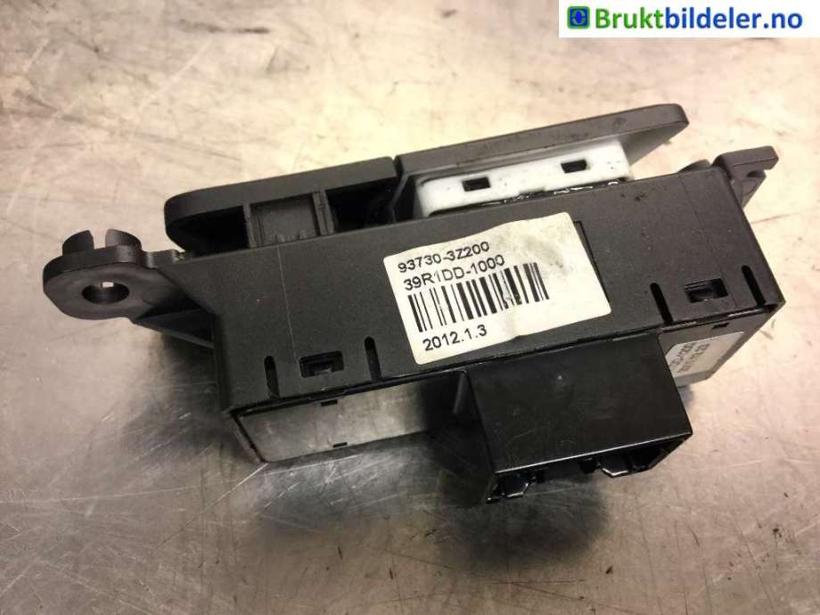 Bryter setevarme til Hyundai i40 2012-2017  (HYUNDAI|93730-3Z200|39R1DD-1000|)