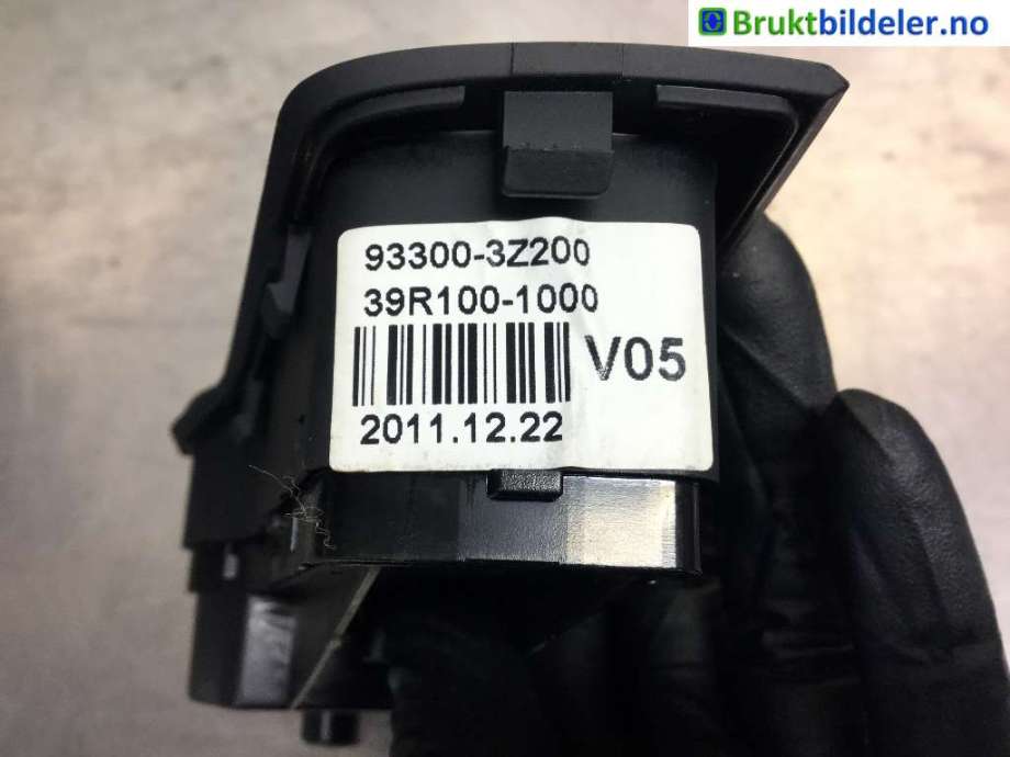 Bryter lys til Hyundai i40 2012-2017  (HYUNDAI|93300-3Z200|39R100-1000|)