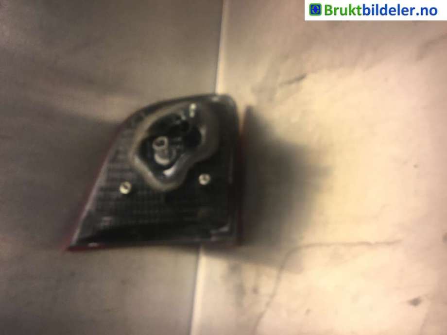 Baklykt høyre indre til Peugeot 4008 2012-2017  (PEUGEOT|1607700080|226-37168|)