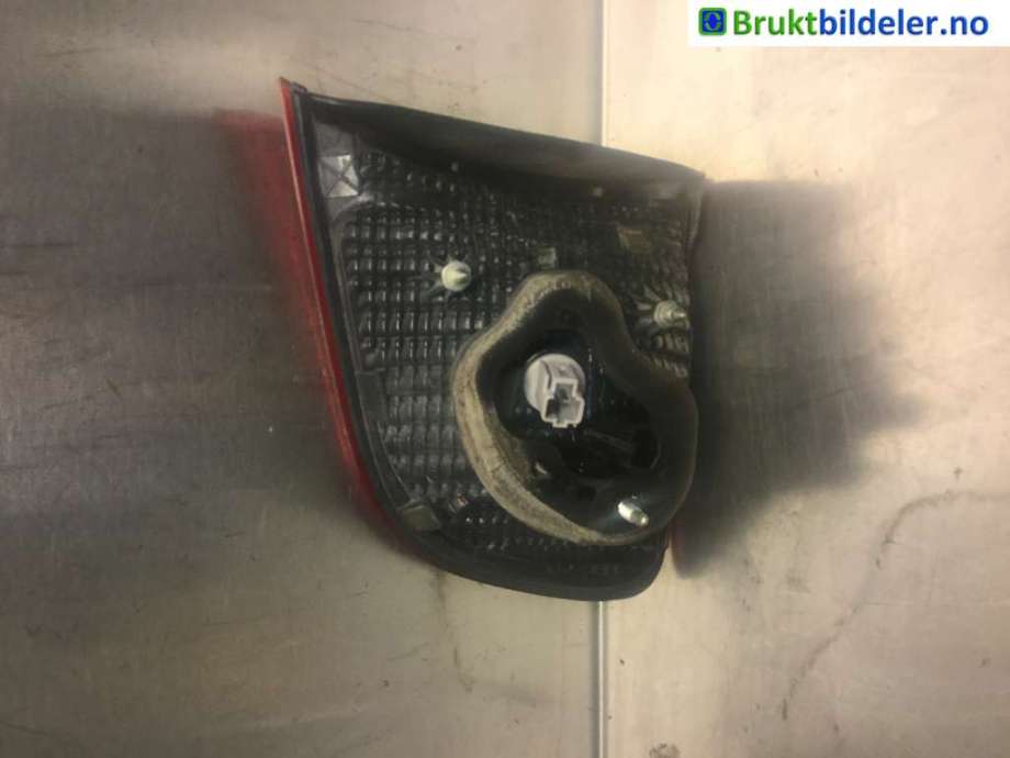 Baklykt venstre indre til Peugeot 4008 2012-2017  (PEUGEOT|1607699980|226-371168|)