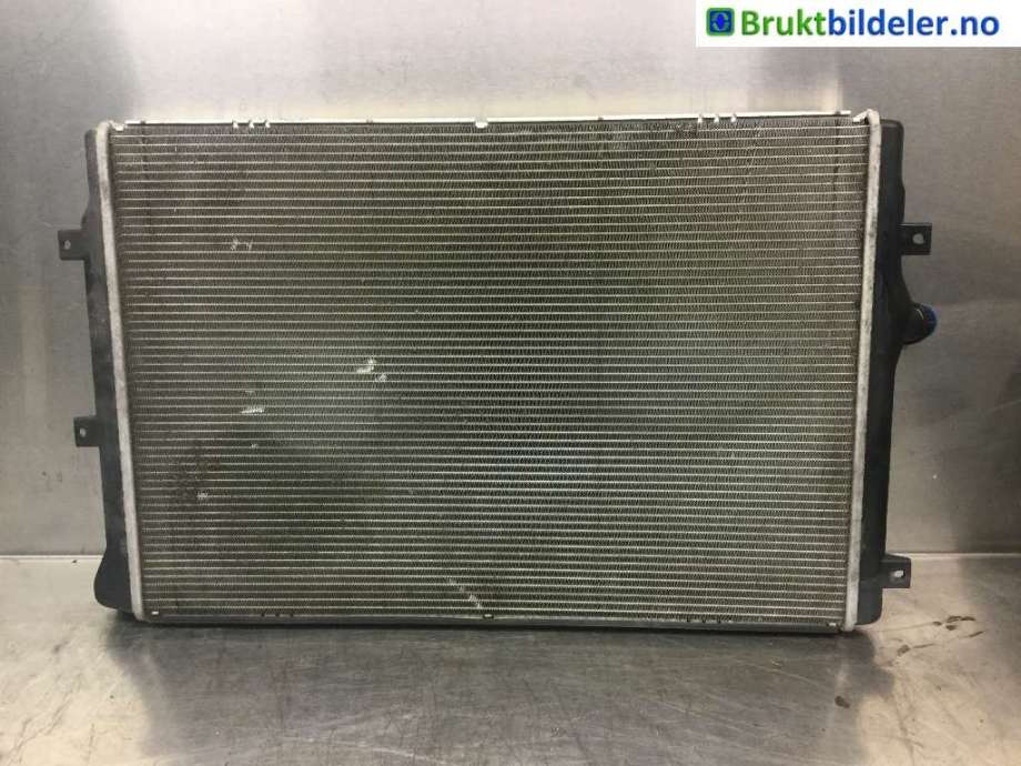 Radiator (automat gir) til Škoda Yeti 2014-2017 (Fase 2) (SKODA|1K0 121 521 DM|)