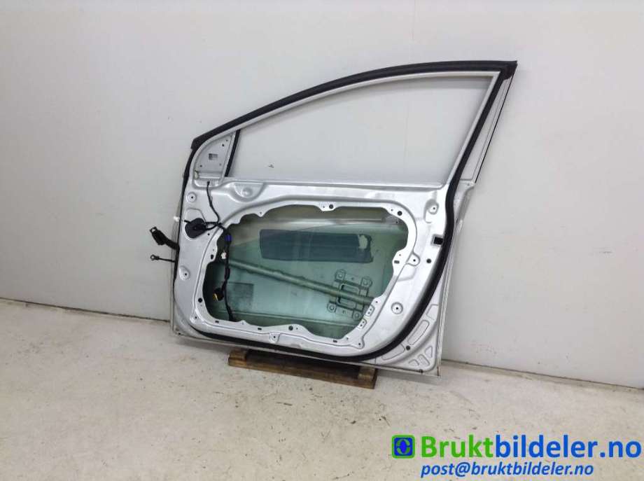 Dør høyre foran til Hyundai i40 2012-2017  (HYUNDAI|76004 3Z000|)