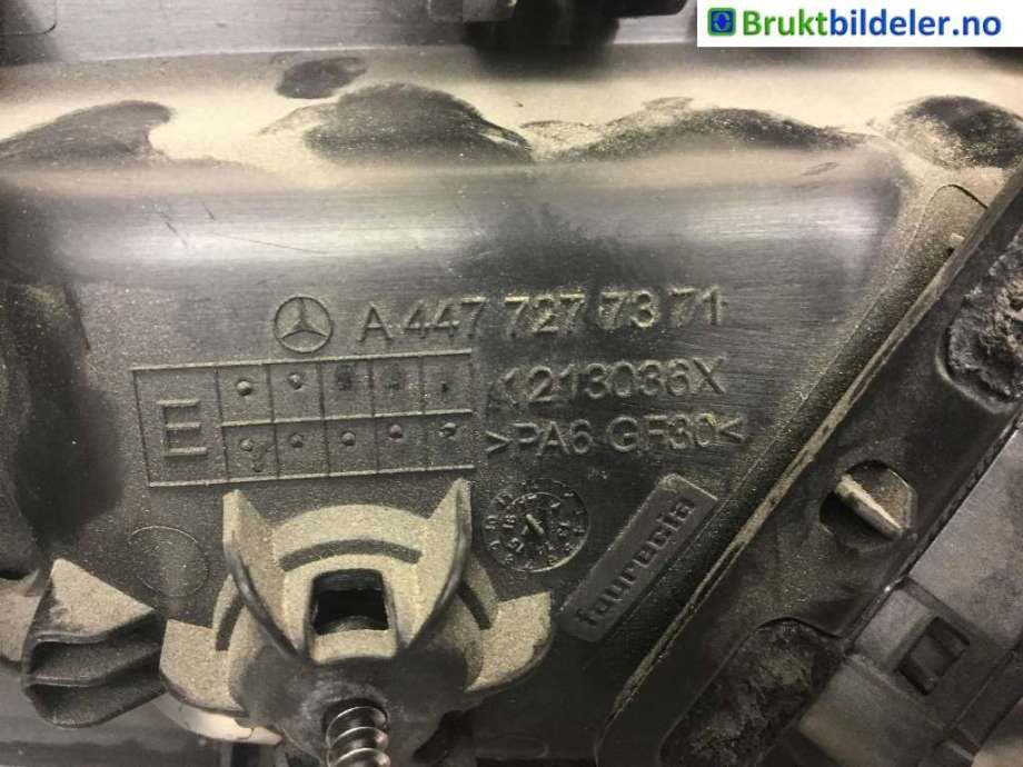 Dørhåndtak inv høyre foran til Mercedes Vito 2014-->> (W447) (W447) (MERCEDES|A 447 727 73 71|)