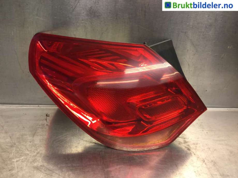 Baklykt venstre til Opel Astra J 2010-2015 (OPEL|13319949|)