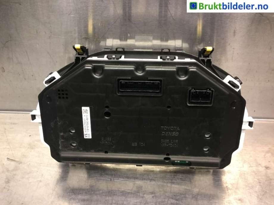 Instrumentpanel til Toyota Yaris 2014-2020 (Type III, Fase 2)  (TOYOTA|83800-F5441|MB157590-6810|)