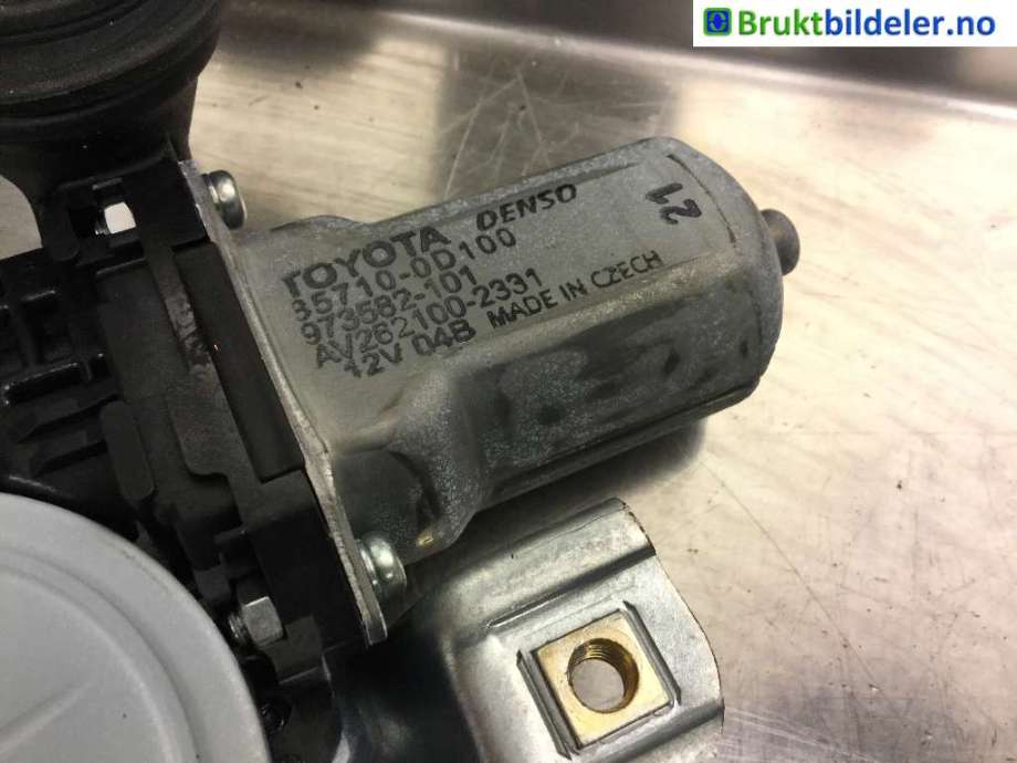 Ruteheis høyre foran til Toyota Yaris 2014-2020 (Type III, Fase 2)  (TOYOTA|85710-0D100|973582-101|)