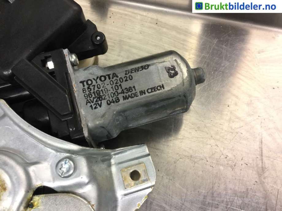 Ruteheis venstre foran til Toyota Yaris 2014-2020 (Type III, Fase 2)  (TOYOTA|85702-02020|981919-101|)