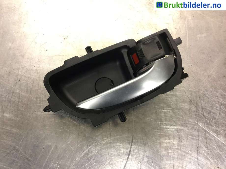 Dørhåndtak inv høyre bak til Toyota Yaris, 2014-2020 (Type III, Fase 2)  (TOYOTA|69205-0D450)