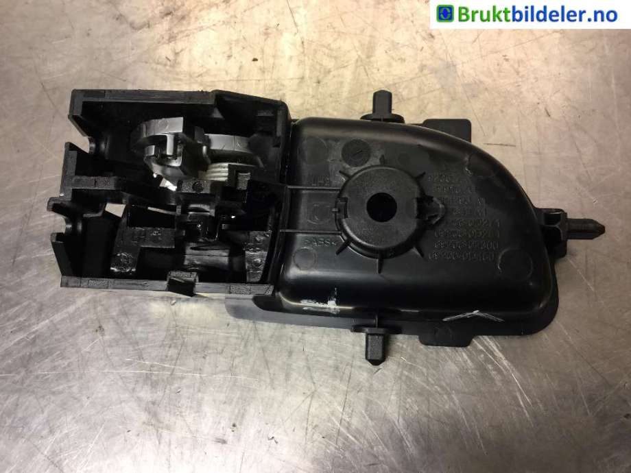 Dørhåndtak inv venst foran til Toyota Yaris 2014-2020 (Type III, Fase 2) (TOYOTA|69206-0D450|)
