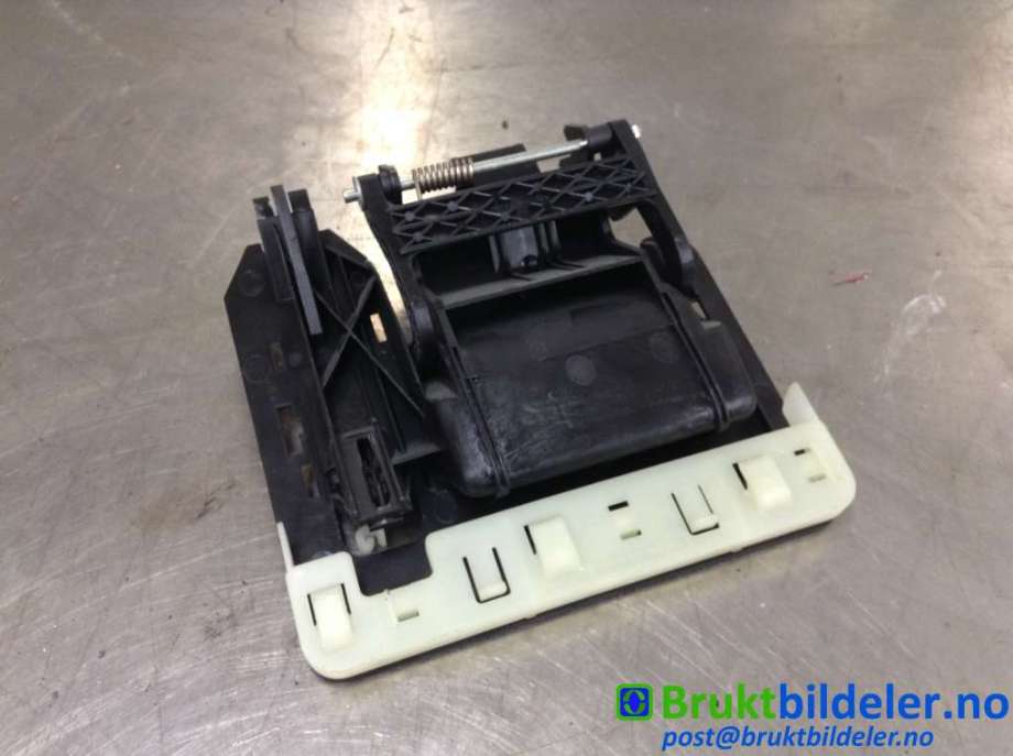 Diverse deler til VW Transporter / Caravelle 2003-2009 (Fase 1) (T5) (T5) (VOLKSWAGEN|7H0 829 309|)