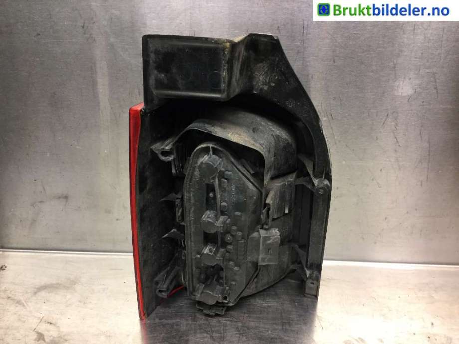 Baklykt høyre til VW Transporter / Caravelle 2009-2015 (Fase 2) (T5) (T5) (VOLKSWAGEN|7H0 945 258 A|)