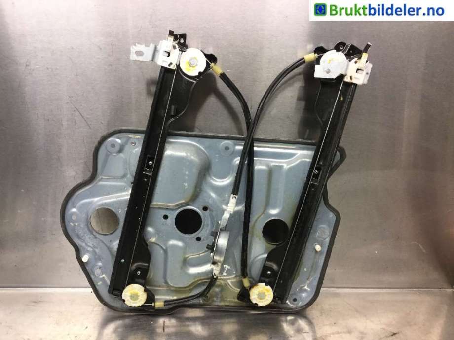 Ruteheis til Nissan Qashqai 2007-2010 (Type I, Fase 1)  (NISSAN|80771JD000|)