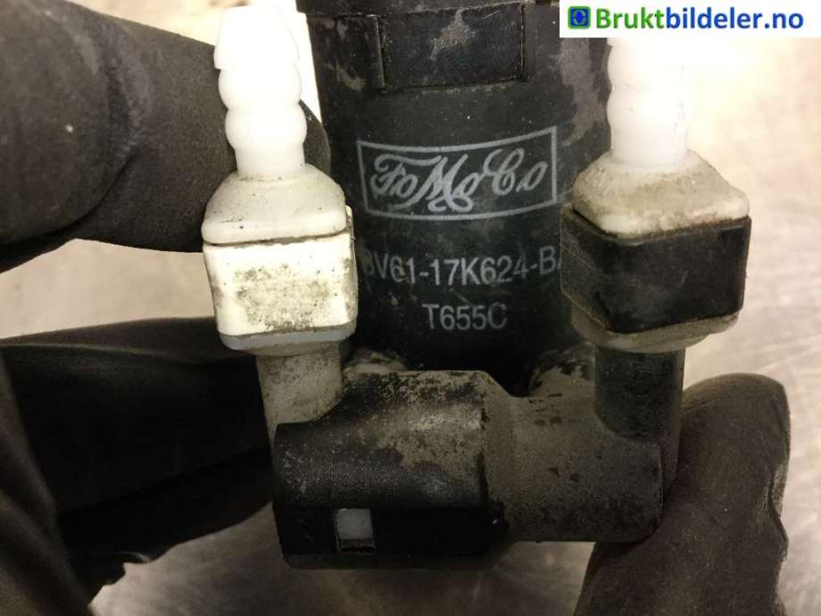 Spylerpumpe foran til Ford Focus 2011-2014 (Type III, Fase 1) (FORD|BV61-7K624-BA|)