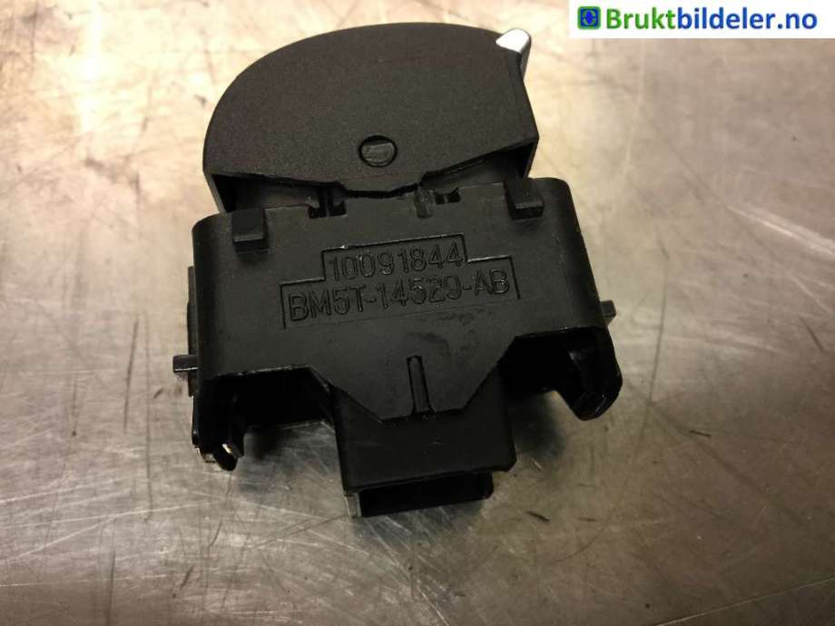 Bryter ruteheis til Ford Focus 2011-2014 (Type III, Fase 1) (FORD|BM5T-14529-AB|10091844|)