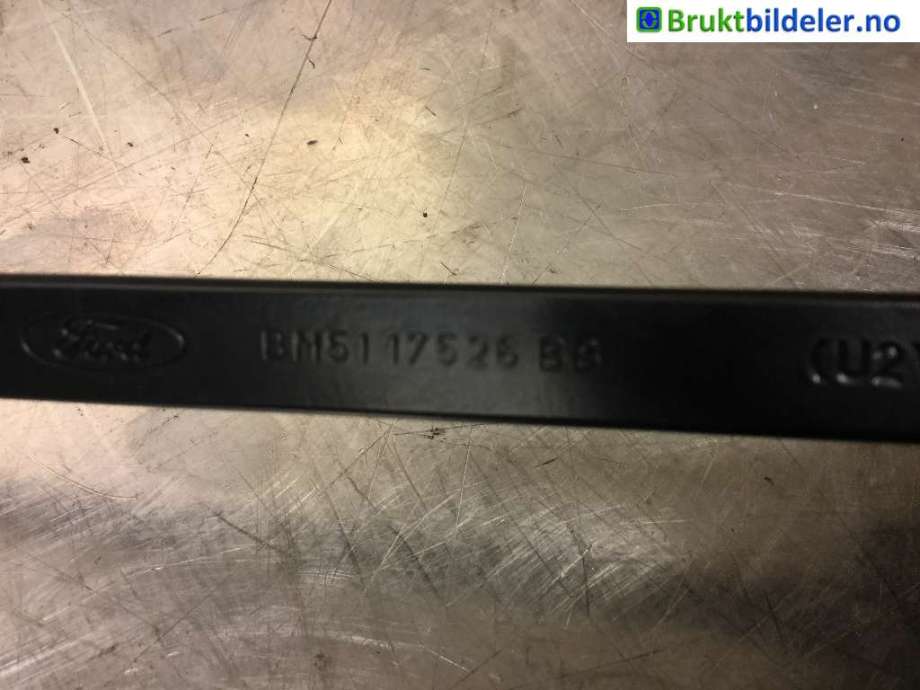 Viskerarmer frontrute til Ford Focus 2011-2014 (Type III, Fase 1)  (FORD|BM5117526BB|)