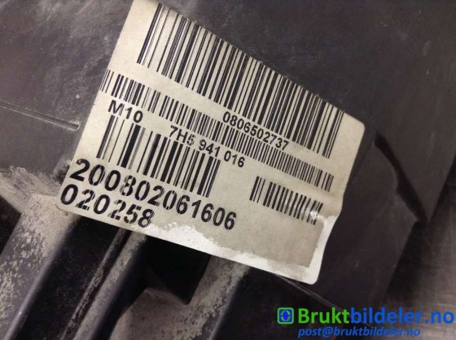 Frontlykt venstre xenon til VW Transporter / Caravelle 2003-2009 (Fase 1) (T5) (T5) (VOLKSWAGEN|7H5 941 016|1 305 235 773|)