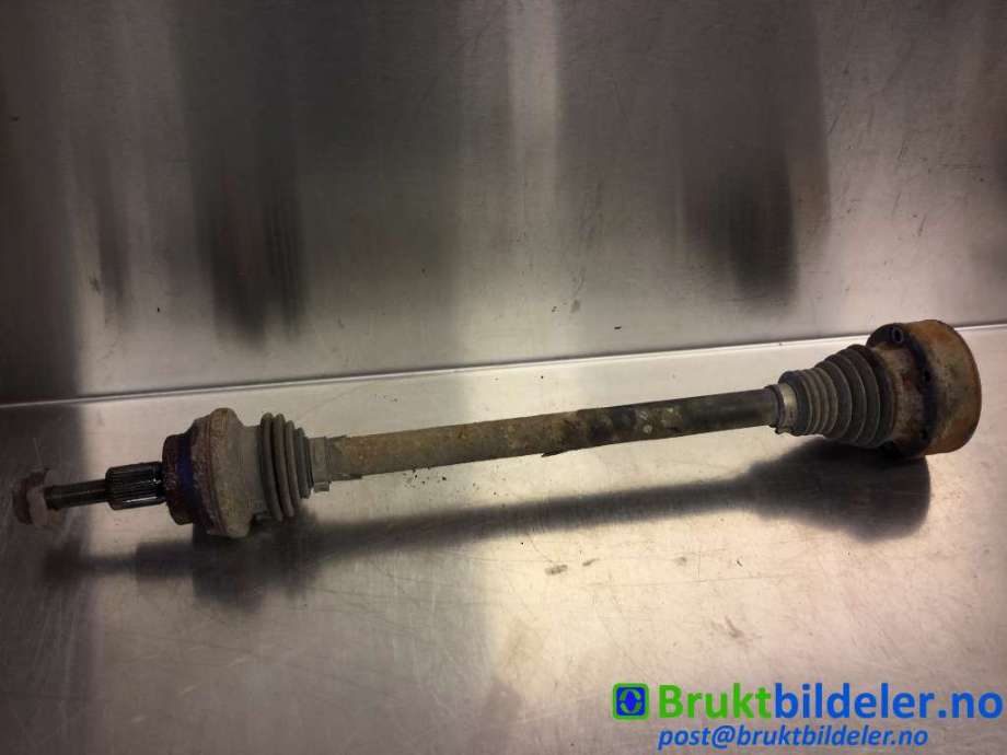 Drivaksel venstre bak til VW Passat, 2005-2010 (B6) (B6) (VOLKSWAGEN|3C0 501 203 F)