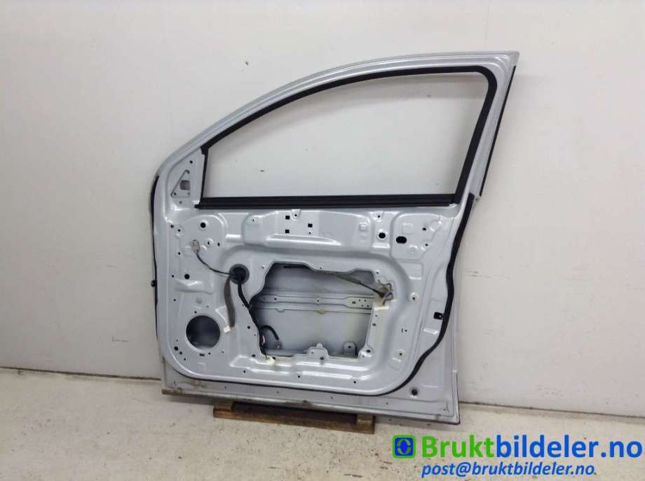Dør høyre foran til Nissan Qashqai 2007-2010 (Type I, Fase 1)  (NISSAN|H0100JD0M0|)