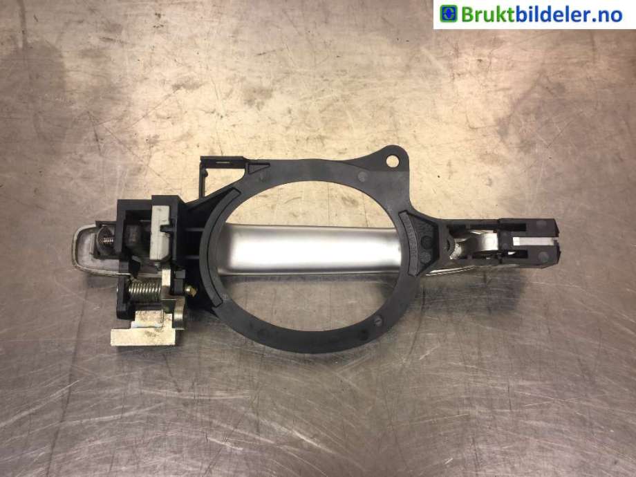 Dørhåndtak utv høyre bak til Mitsubishi Outlander 2007-2010 (Type II, Fase 1)  (MITSUBISHI|5716A014HA|)